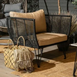 Bloomingville Mundo Nojatuoli Musta/beige -Veke kauppa 4 living daisy riippukeinu ja teline miljoossa web pete 19