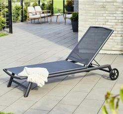 Outfit Aurinkotuoli Pyörillä, Musta -Veke kauppa Outfit aurinkotuoli pyorilla musta