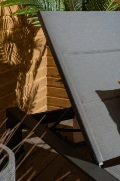Veke Valo Aurinkosänky Antrasiitti/tiikki -Veke kauppa Valo aurinkosanky miljoossa PeteAurinkotuoli miljoossa web pete 20