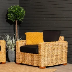 Veke Vorona Kuburottinki Nojatuoli Luonnonväri/ Musta Pehmuste -Veke kauppa Vorona rottinkinojatuoli miljoossa web pete 10