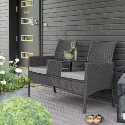 Veke Tupla Puutarhapenkki Pöydällä Tummanharmaa Polyrottinki, Harmaat Pehmusteet 9 Veke Tupla Puutarhapenkki Pöydällä Tummanharmaa Polyrottinki, Harmaat Pehmusteet -Veke kauppa tupla puutarhapenkki poydalla tummanharmaa web